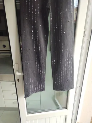 Pantalones vaqueros negros /grises con pedrería