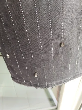 Pantalones vaqueros negros /grises con pedrería