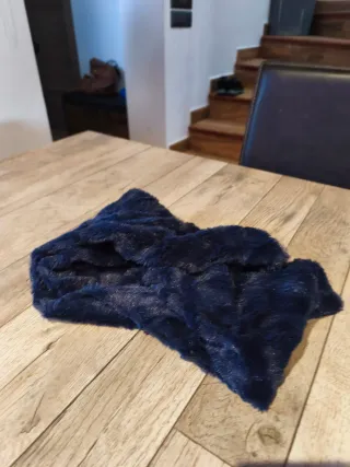 Set di 8 sciarpe di diverse dimensioni e design