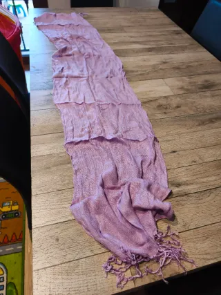 Set di 8 sciarpe di diverse dimensioni e design