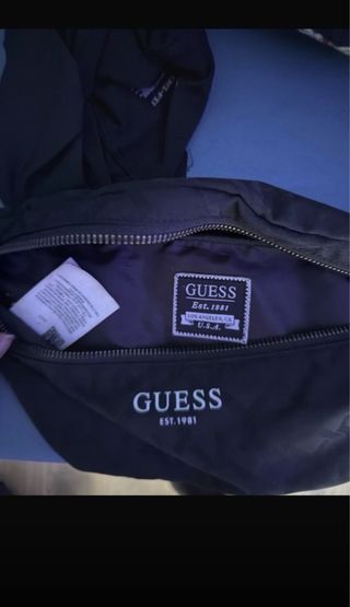 Riñonera Guess Negra