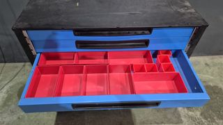 Cofre metálico con cajón y llave