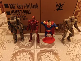 Lotto 4 action figure supereroi