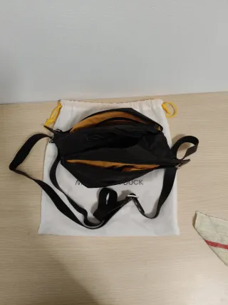 Bolso bandolera Mandarina Duck negro.SOLO ENVIOS