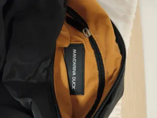 Bolso bandolera Mandarina Duck negro.SOLO ENVIOS