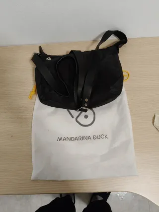 Bolso bandolera Mandarina Duck negro.SOLO ENVIOS