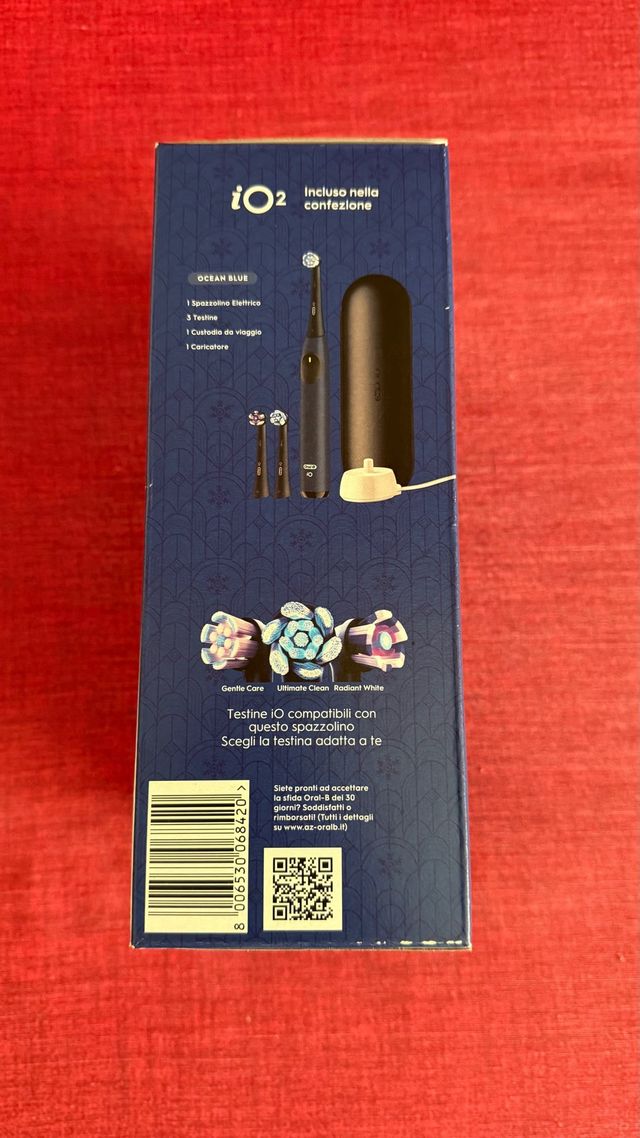 Spazzolino Oral B iO 2 con tre testine e custodia