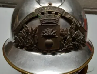 Casco bombero francés antiguo