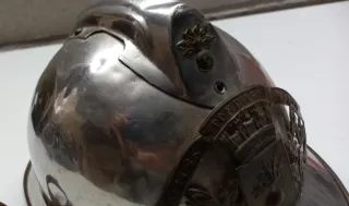 Casco bombero francés antiguo