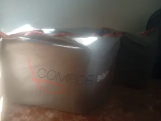 Dos asientos portátiles cómodos