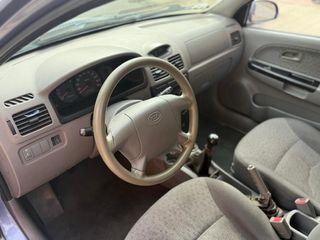 KIA Rio 2004 distintivo B