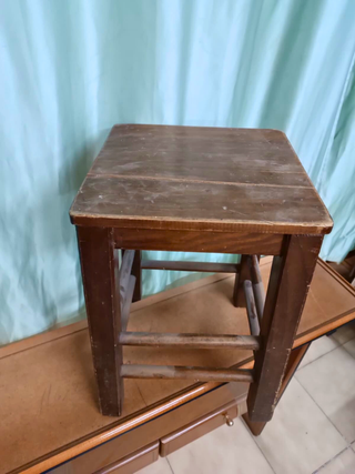 Taburete de madera