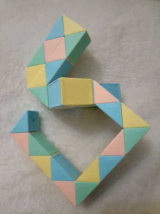 Juego de rompecabezas de colores.