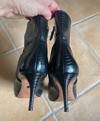 Stivaletti in pelle nera tacco sottile