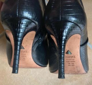 Stivaletti in pelle nera tacco sottile