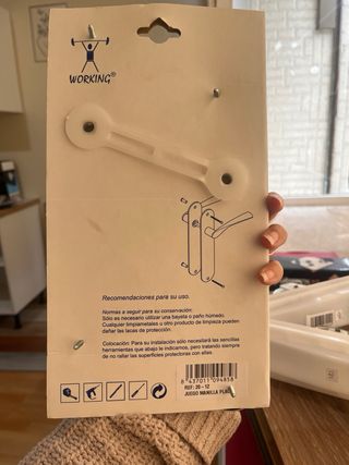 Manillas de puerta plateadas