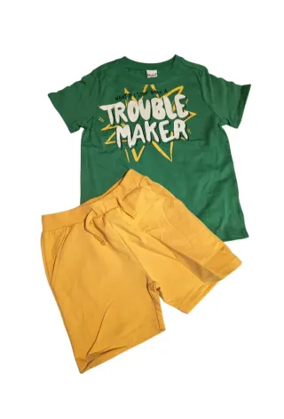 Conjunto camiseta y pantalón corto verde