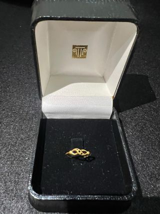 Anillo de oro 18K con diseño infinito