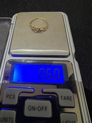 Anillo de oro 18K con diseño infinito