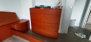 Dormitorio completo: mesitas y cómoda