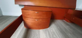 Dormitorio completo: mesitas y cómoda