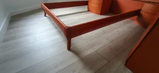 Dormitorio completo: mesitas y cómoda