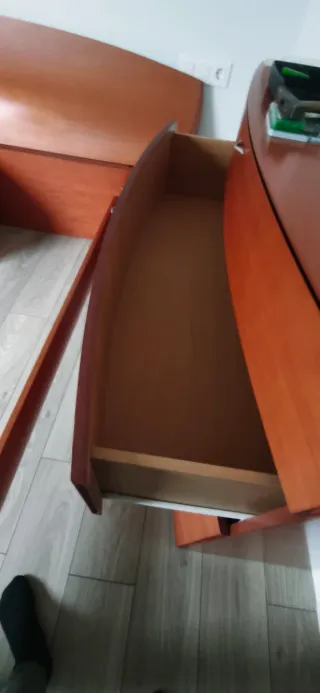 Dormitorio completo: mesitas y cómoda