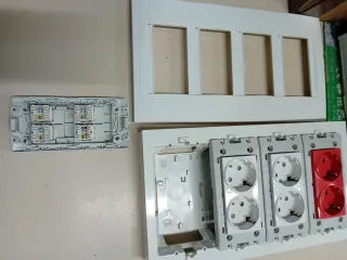 Caja de tomas para puesto de trabajo Eunea