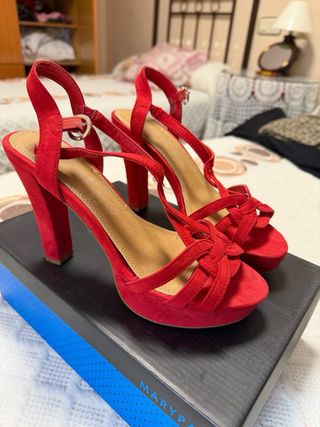 Vestido largo azul con tiras cruzadas