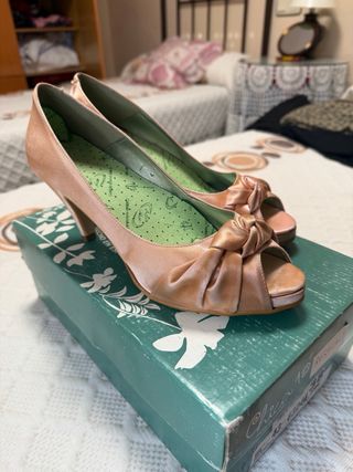 Vestido largo azul con tiras cruzadas