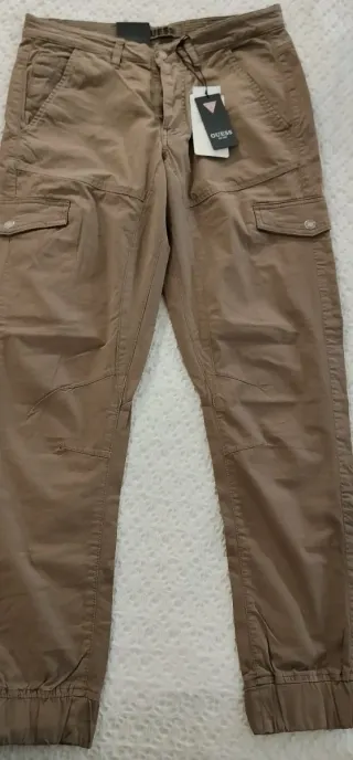 Pantalón Guess Slim New Combat Marrón