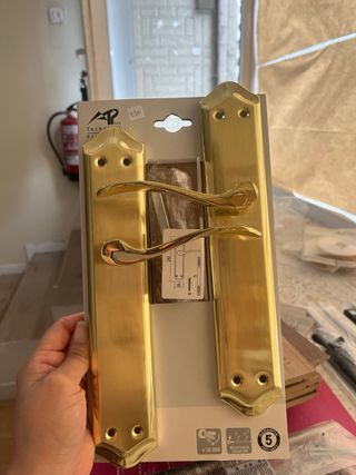 Manilla dorada para puerta
