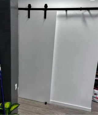 Puerta corredera blanca