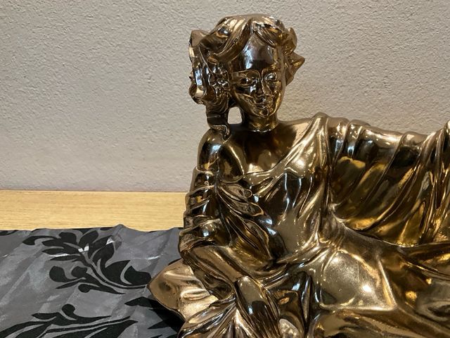 Figura Diosa Olimpo en dorado