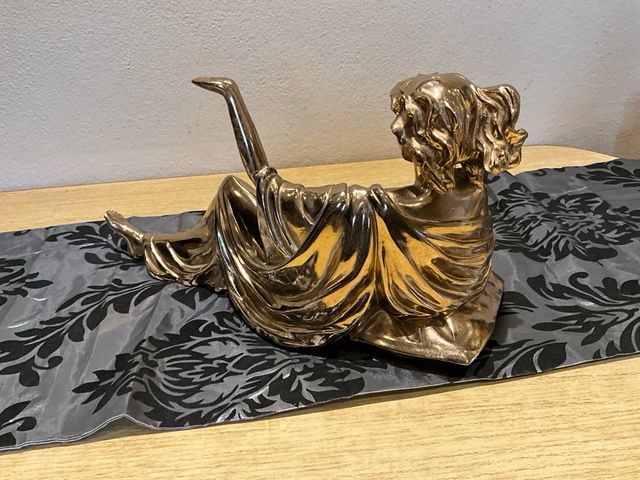 Figura Diosa Olimpo en dorado