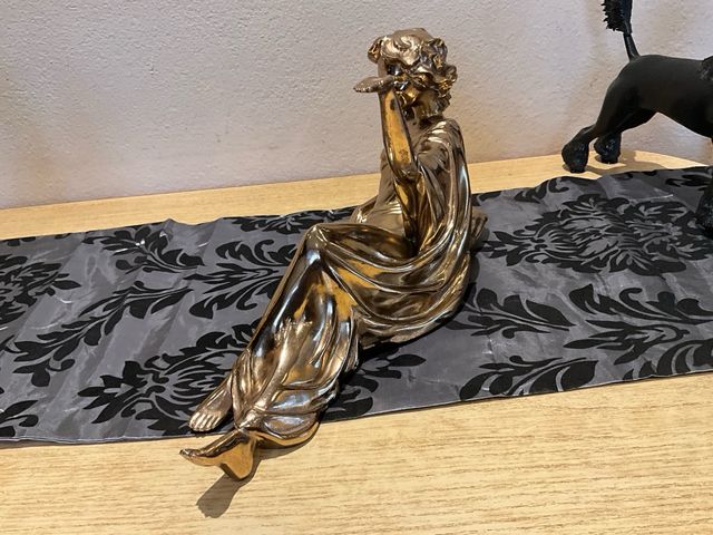 Figura Diosa Olimpo en dorado