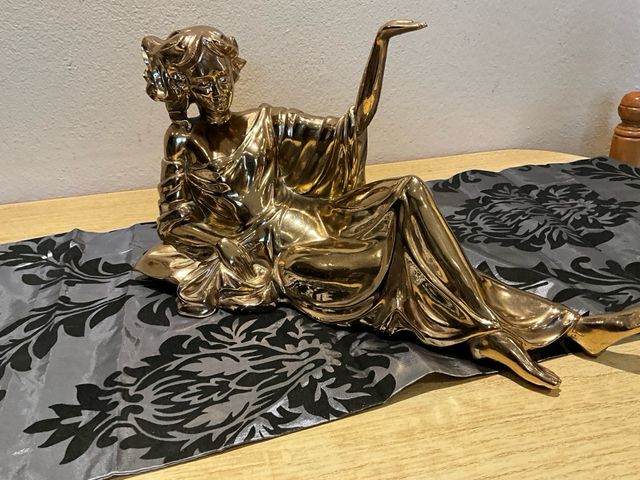 Figura Diosa Olimpo en dorado