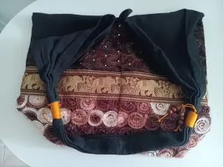 Bolso étnico negro y multicolor nuevo
