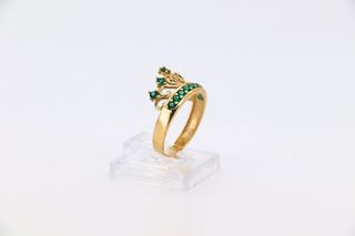 ANILLO GRANDE CORONA 15 CIRCONITAS VERDES. Oro 18k