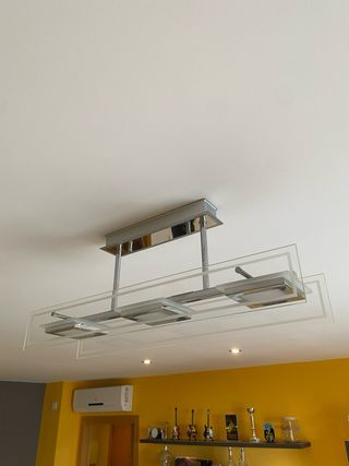 Lámpara de comedor moderna cristal y metal.