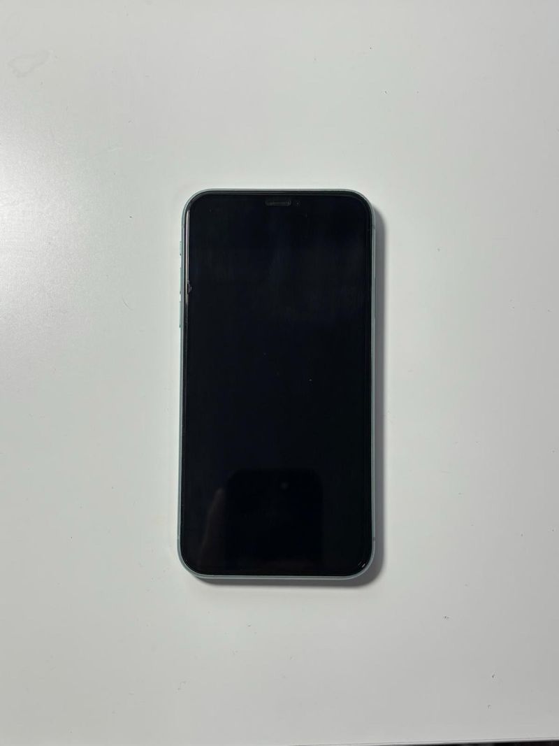 iPhone 11 (con caja) afbeelding 2