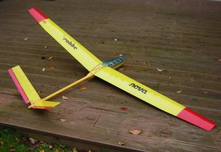 PLANO EN PAPEL DE AVION NOVA DE ROBBE