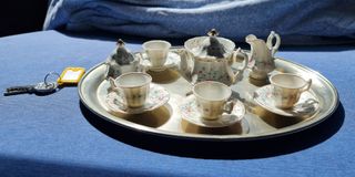 Antiguo juego de café de muñecas