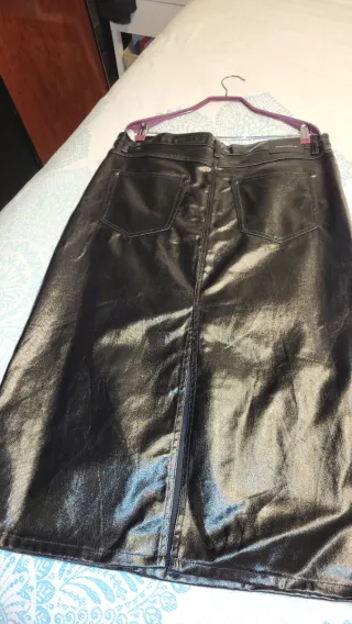 Falda efecto piel Lefties XL