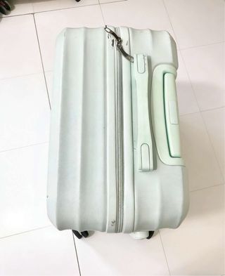 Maleta color verde macarrón de 24 pulgadas con can