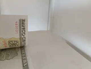 Fajo de billetes 1 peso cubano