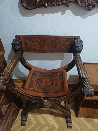 Coppia di poltrone, antico legno intagliato in pelle