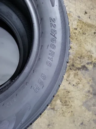 2 Neumáticos  225-60 R16 Mazzini