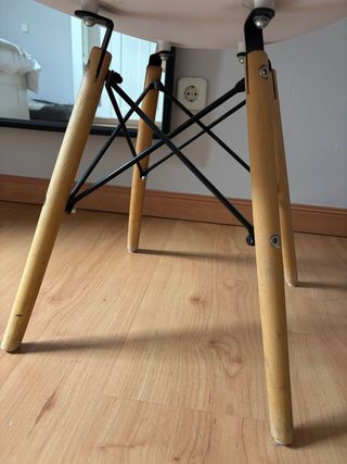 Silla nórdica blanca patas madera