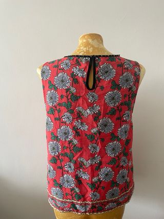 Blusa Sfera sin mangas floral Talla L